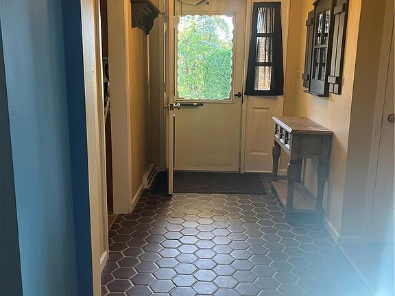 3rd image of 578 Graystone Dr