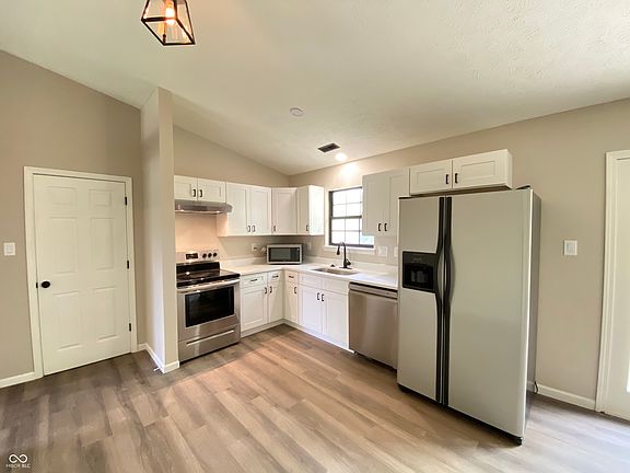 3rd image of 817 Delray Dr