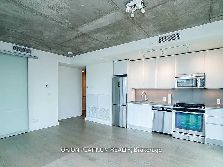 111 Bathurst St #1102 — Photo 4