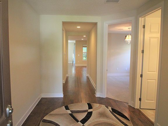 5th image of 203 Aspen Leaf Dr