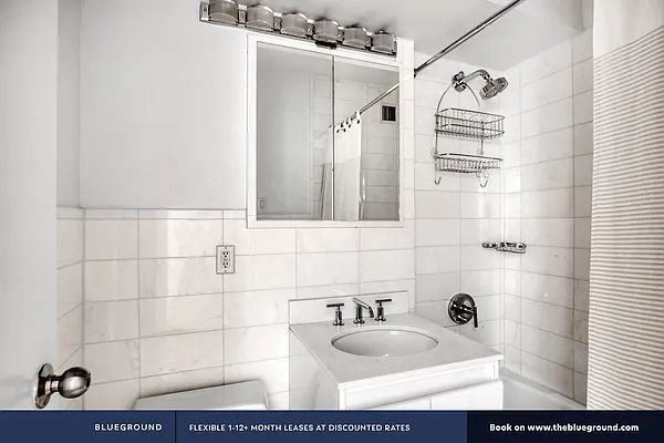 Rented by The Blueground | media 50