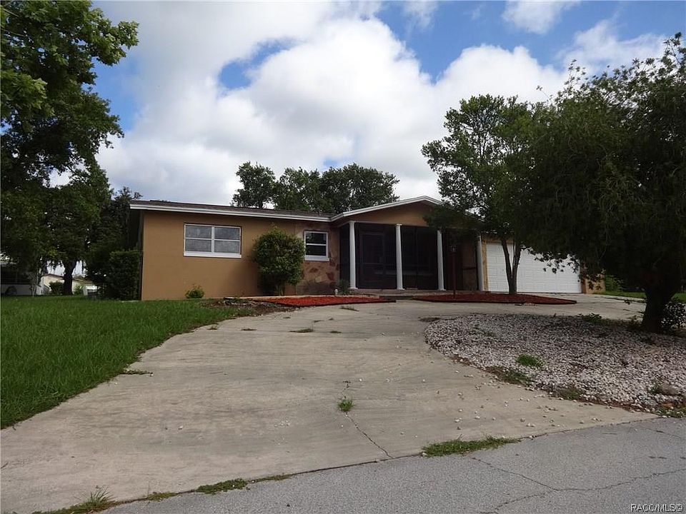 1st image of 106 S Lucille St
