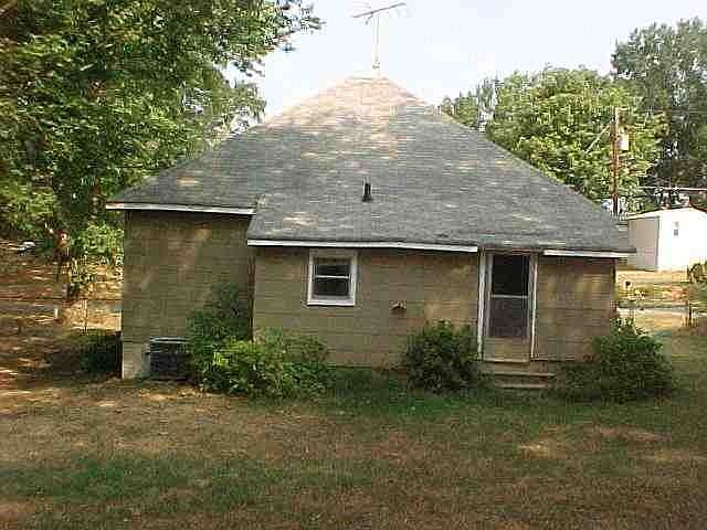 2nd image of 110 Oak St