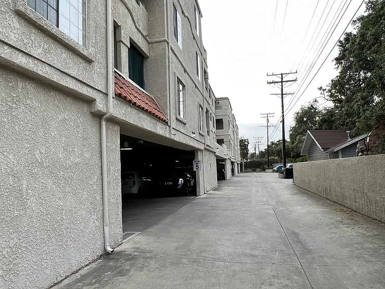 Twin Oaks — Photo 5