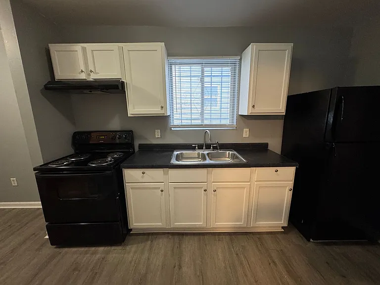 1122 S Sheffield Ave — Photo 11