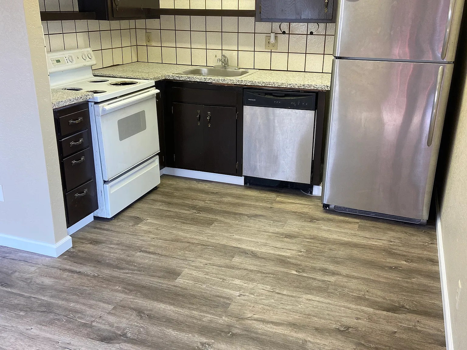 3 bed, 900 sqft, $2,800 — Photo 3