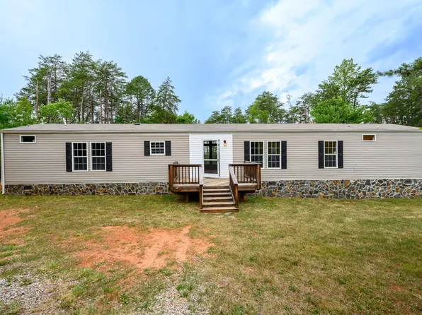 841 Mercury Rd, Gretna, VA 24557