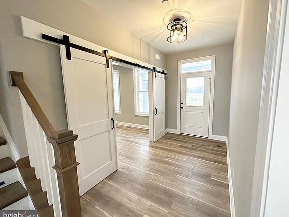 4th image of 325 Eagle Manor Dr