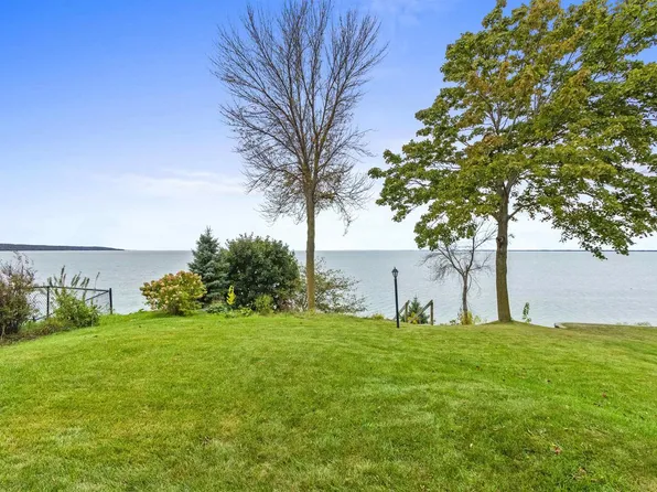 W5565 Firelane 12 Road, Menasha, WI 54952