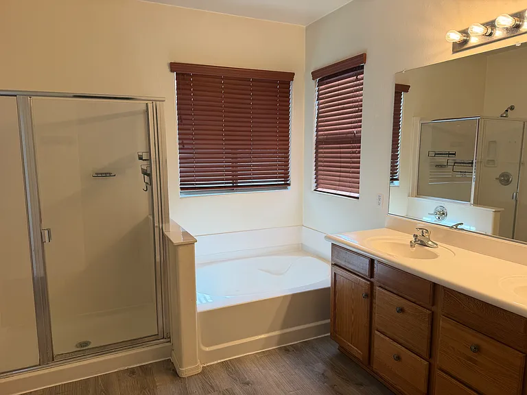 504 E Calle Escora — Photo 13