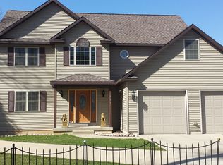 E Lake Ave, Wisconsin Dells, WI 53965