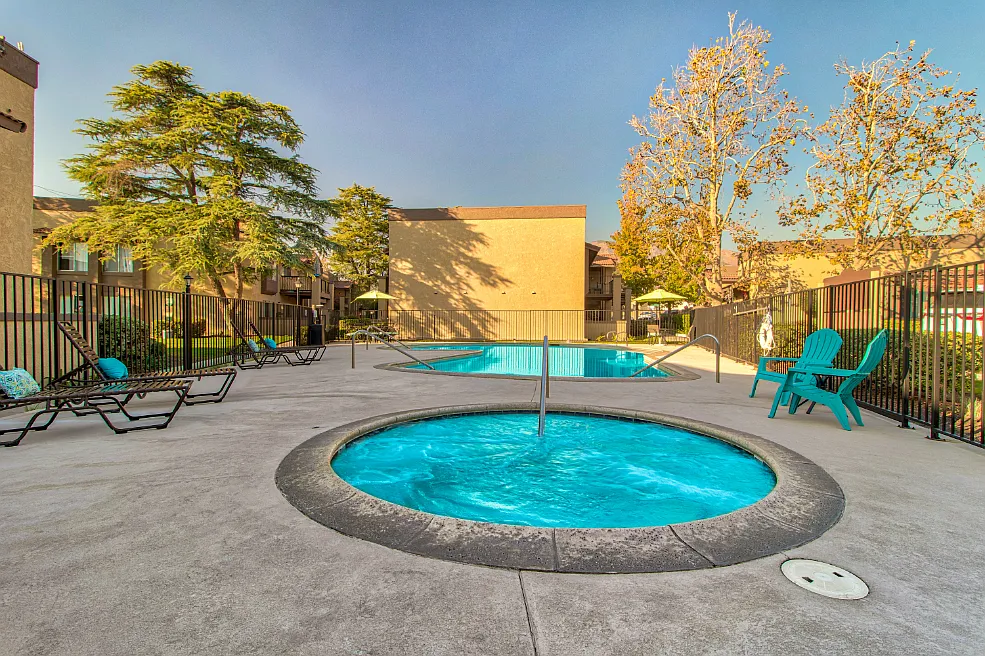 Monterey Villas — Photo 1