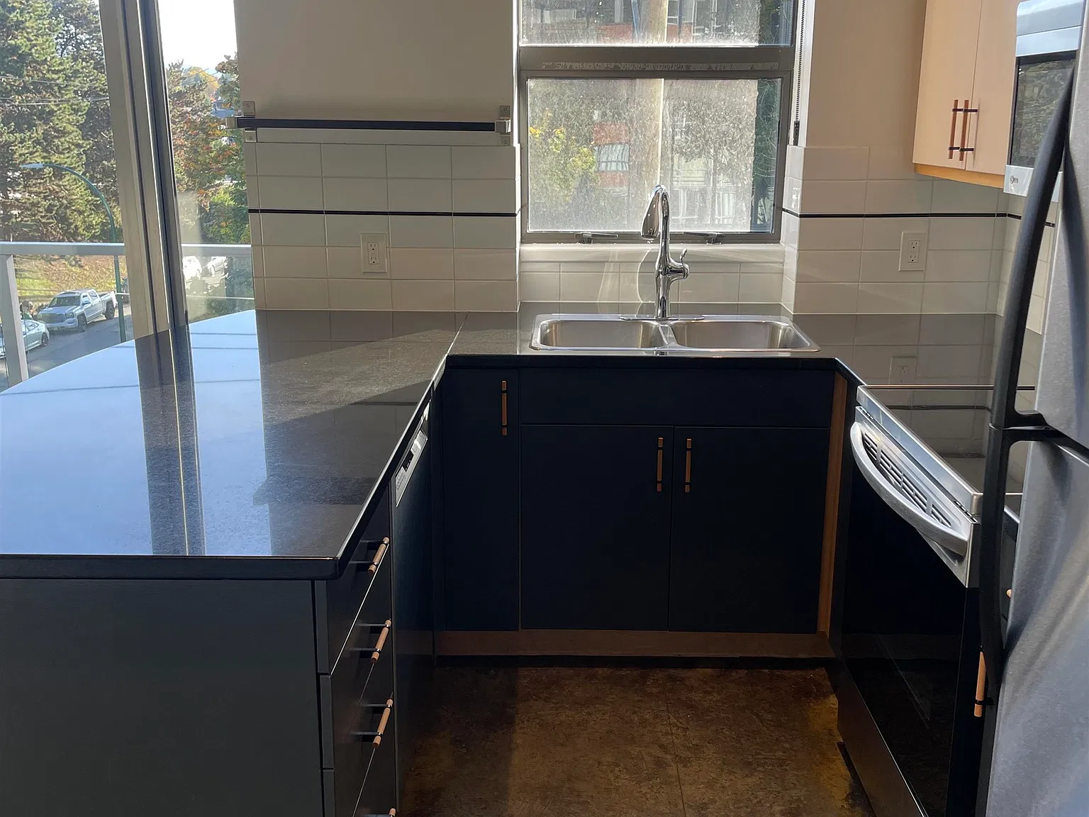 2 bed, 819 sqft, $3,000 — Photo 2