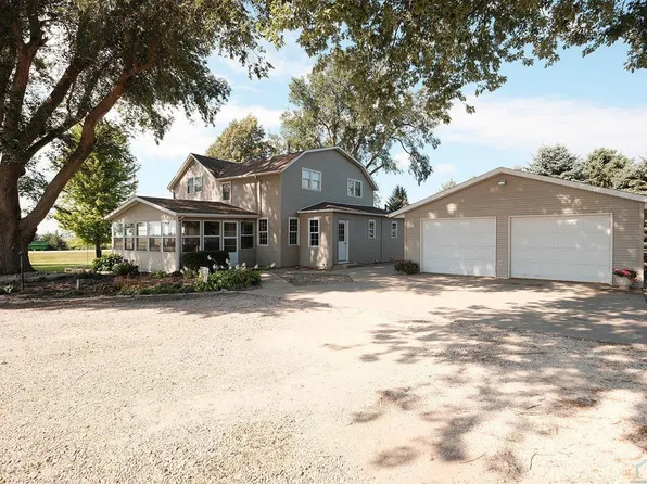 3052 380th St, Sioux Center, IA 51250