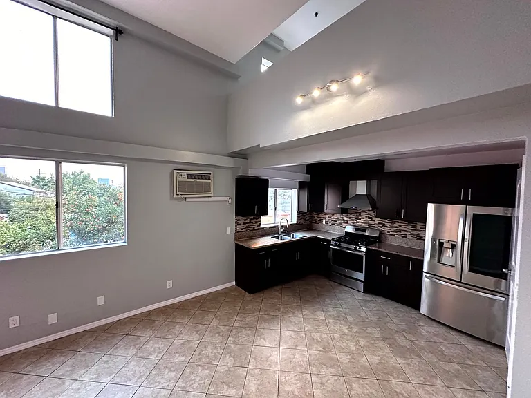 432 N Kingsley Dr. — Photo 9