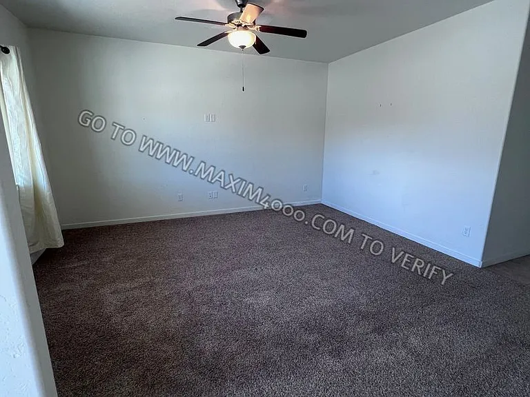 389 White River Dr — Photo 2