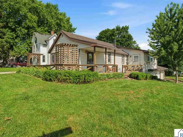 408 E 1st St, Janesville, MN 56048