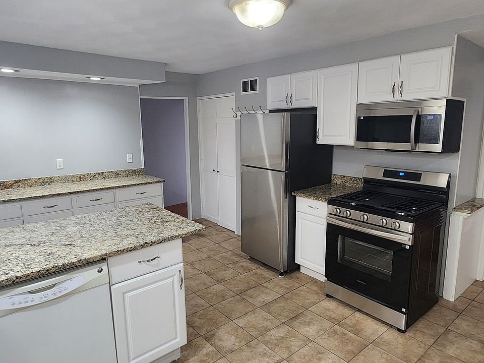 1st image of 272-274B Meridian St #2