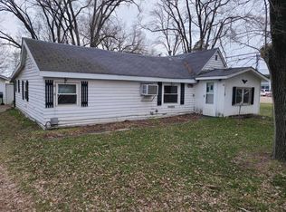 110 S County Line Rd, Lone Rock, WI 53556