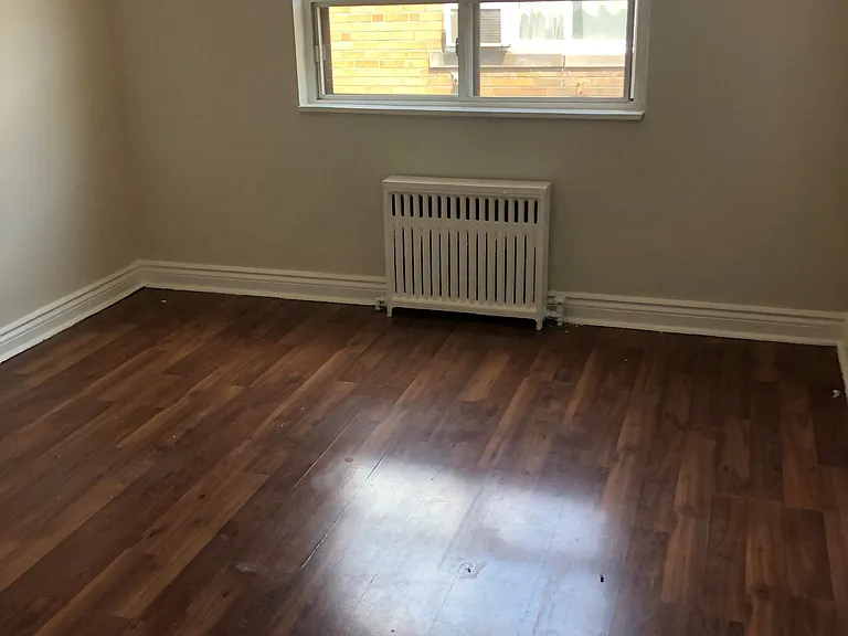 38 Lambton Ave — Photo 17