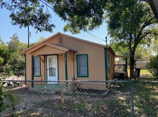 512 Laredo St, Lockhart, TX 78644