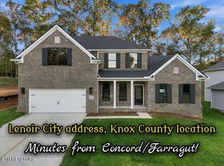 1422 Crescent Oaks Ln, Lenoir City, TN 37772