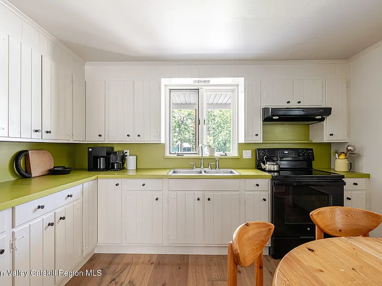 37 Harry Howard Ave — Photo 5