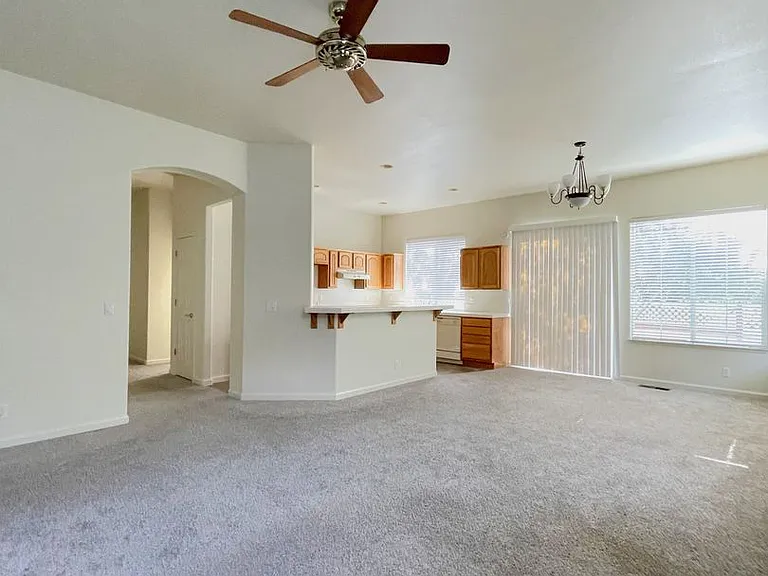 1115 Waverly Dr — Photo 9