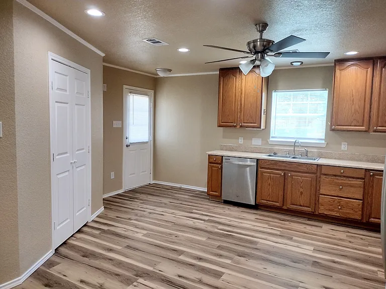 102 Remington Cir #GUN — Photo 3