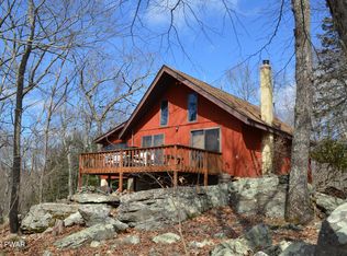 144 Oak Ln, Cresco, PA 18326