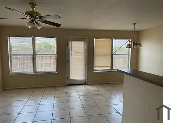 3 bed, 1350 sqft, $1,600 — Photo 4