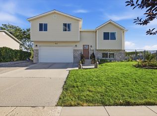 612 E Barbed Wire Dr, Grantsville, UT 84029