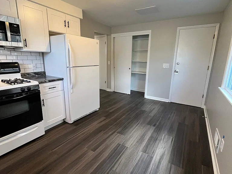 213 Magnolia Ave #B — Photo 3