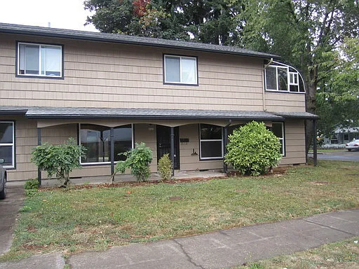8521 N Gilbert Ave — Photo 1