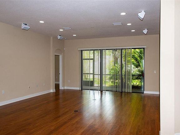 3rd image of 9748 Troncais Cir