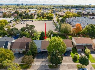 2440 Mainroyal St, Mississauga, ON L5L1C9