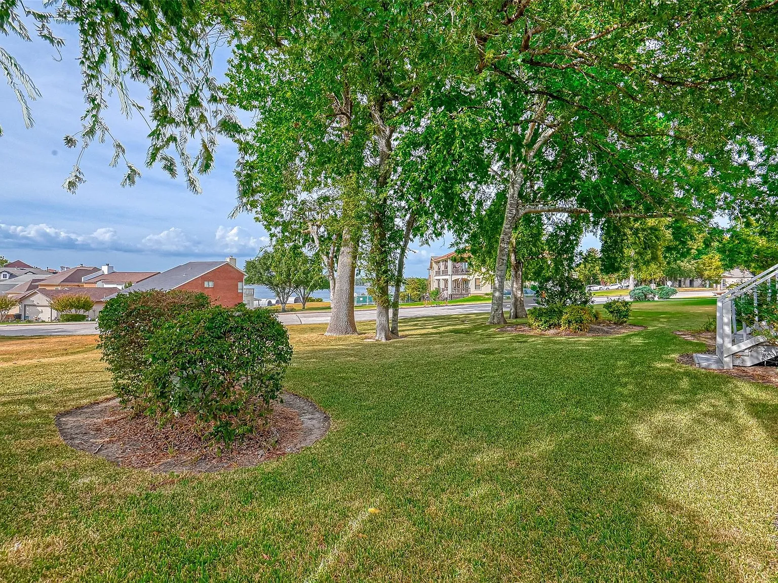 3 bed, 2.5 bath, 1792 sqft, $2,100 — Photo 3