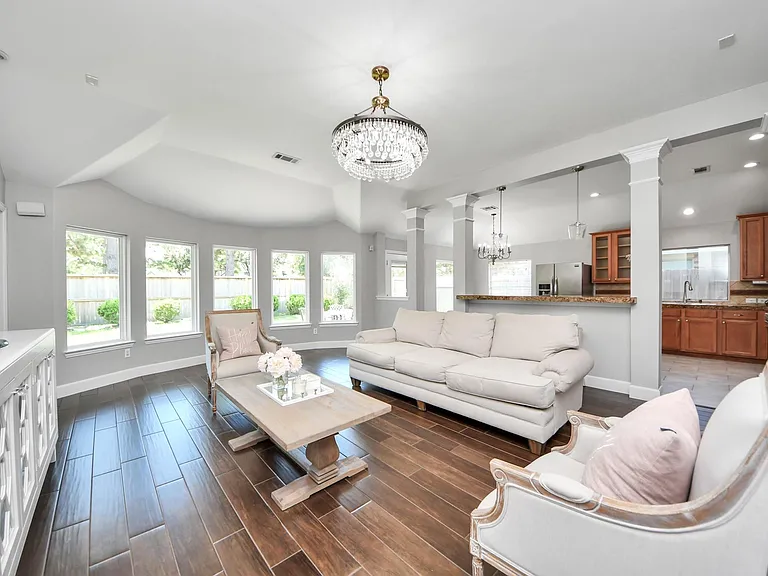 18027 Parkwille Ln — Photo 3