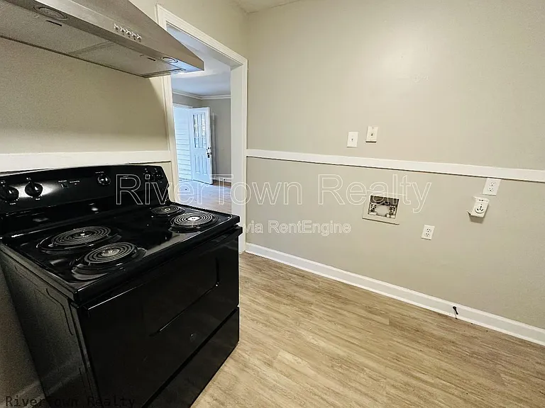 1074 E Walthal Cir — Photo 6