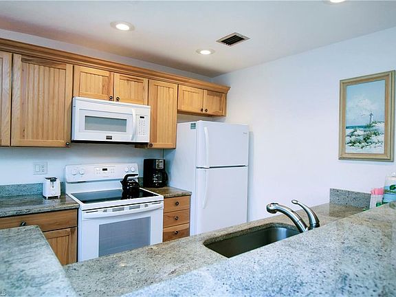 5th image of 827 E Gulf Dr Unit A1