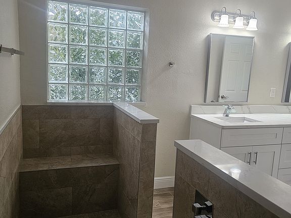3rd image of 921 Marquee Dr