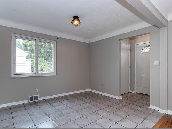 5th image of 24225 Hedgewood Ave