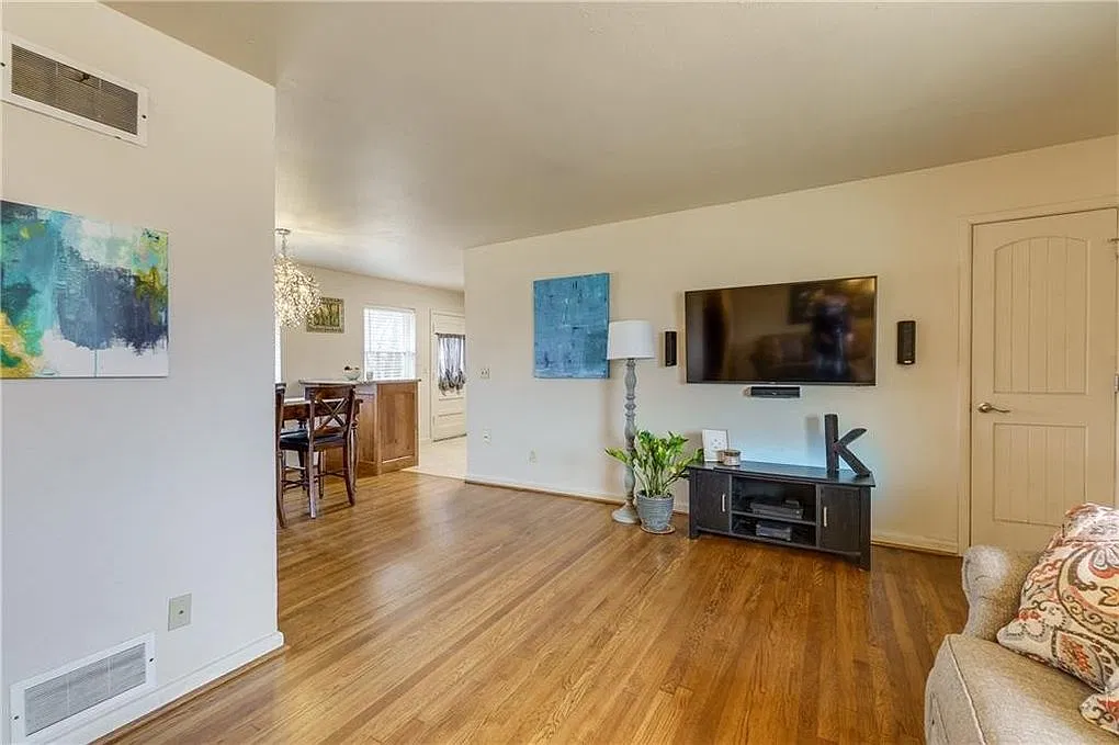 5121 North Roff Avenue - 1 — Photo 4