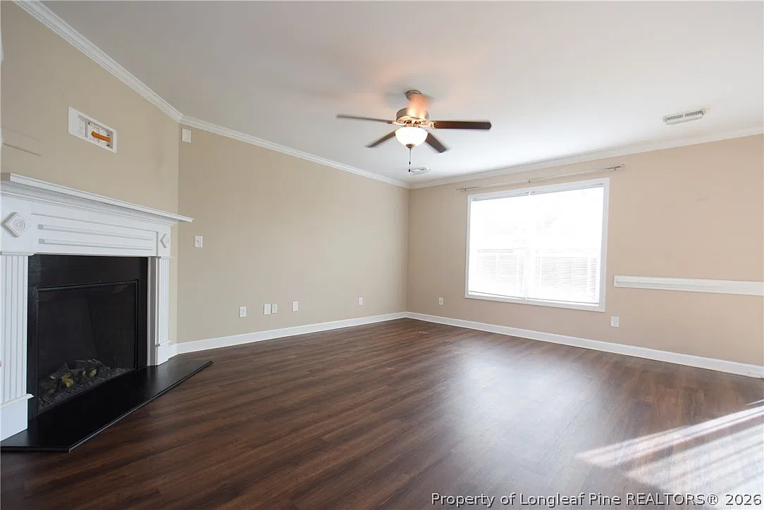 3 bed, 2.5 bath, 1429 sqft, $1,700 — Photo 2