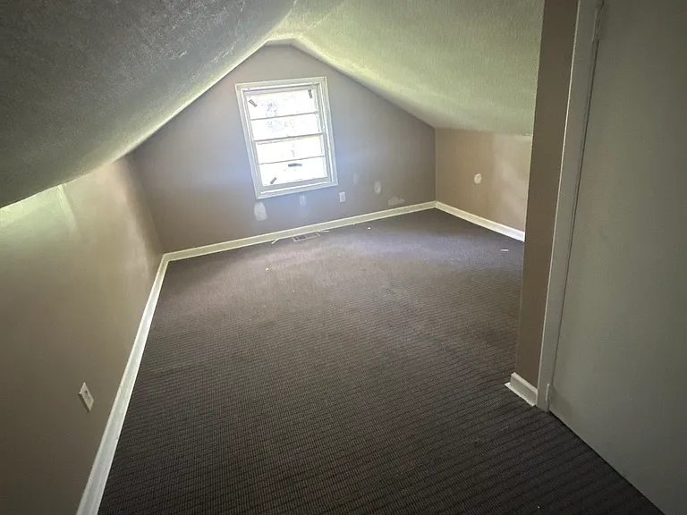 1006 Mitchell St — Photo 16