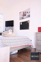 Rented by Bond New York