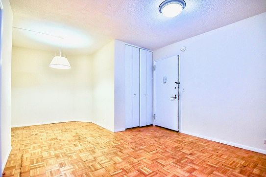 4th image of 61 W 62nd St APT 23N