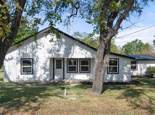 424 E 3rd St, Blooming Grove, TX 76626