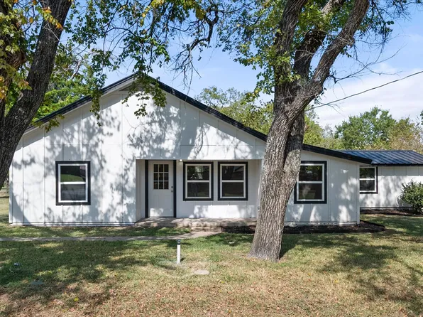424 E 3rd St, Blooming Grove, TX 76626