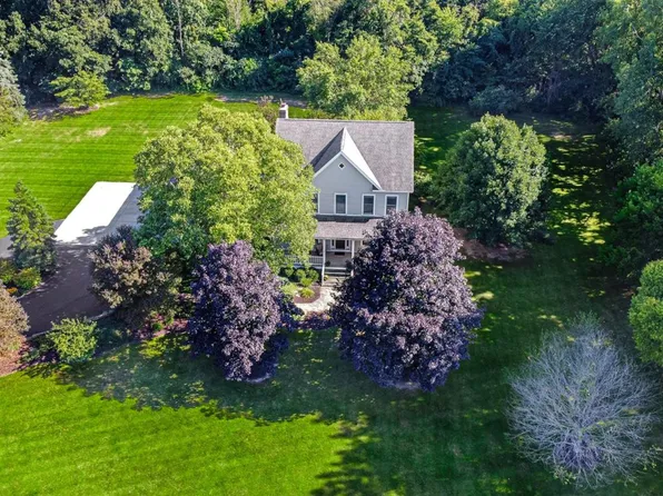 266 E Paul Revere Dr, Chesterton, IN 46304